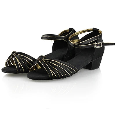 Eleganza Latina – sofisticado y femenino, ideal para bailar