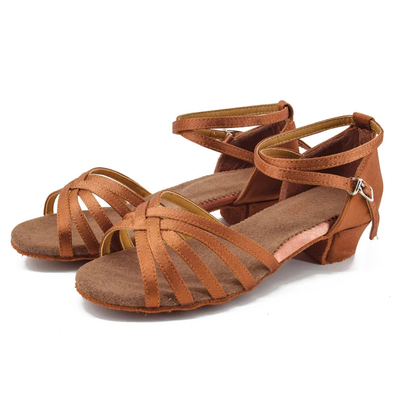 Eleganza Latina – sofisticado y femenino, ideal para bailar