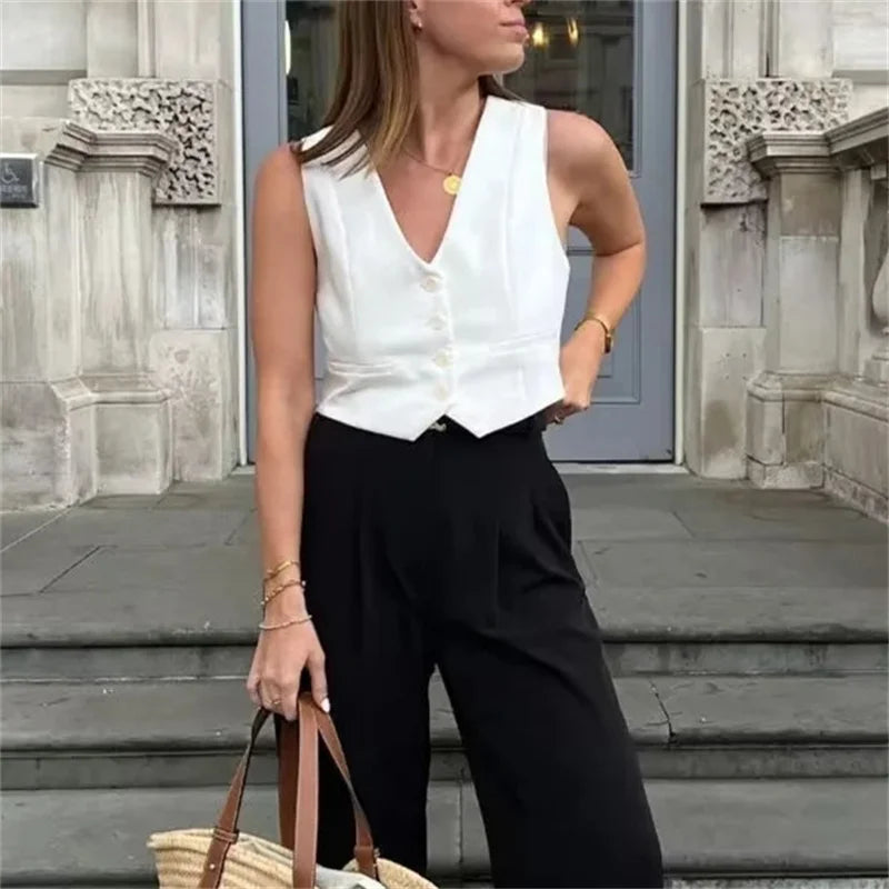 Chaleco Corto de Mujer – Elegancia y Estilo en Cada Look